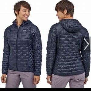 Women’s Patagonia Navy Blue Micro Puff hoody jacket.